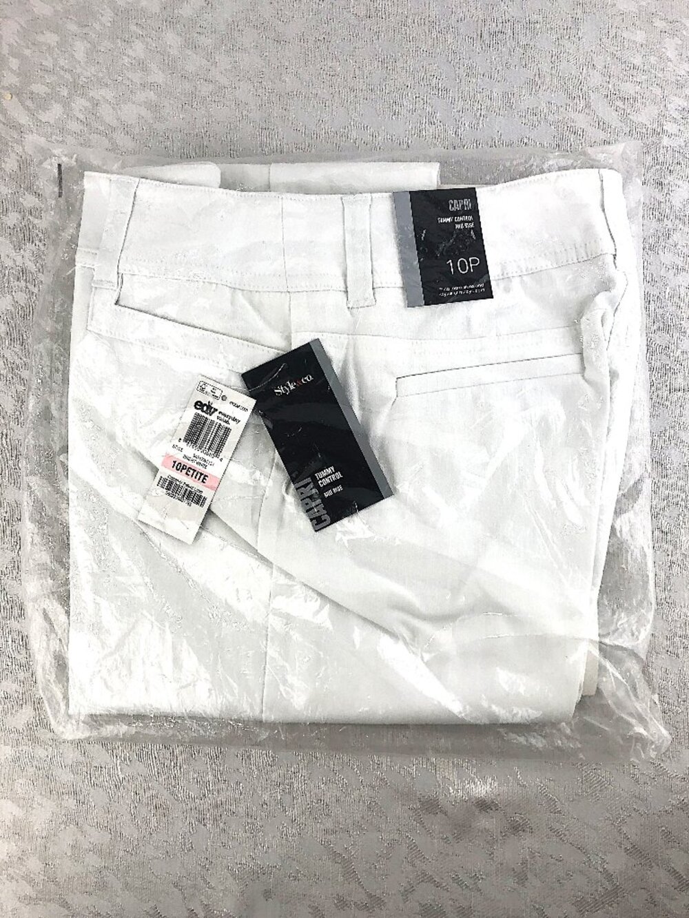 Style & Co. Petite White Capri Pants Tummy Control Mid Rise Summer Size 10P NWT